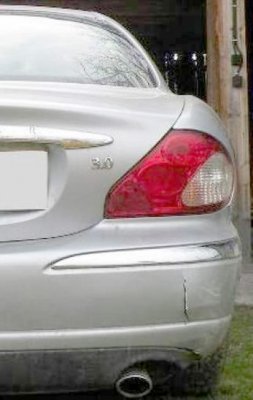 Accident spectaculos: un Jaguar a 